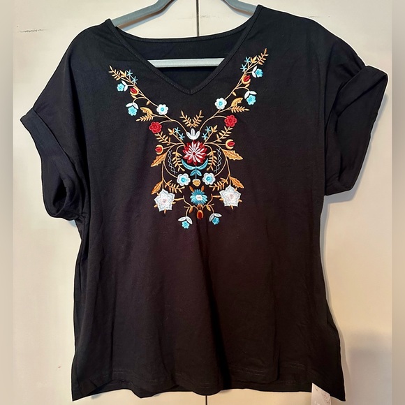 5/$25 will bundle Folk Floral Embroidered Top - Picture 1 of 5